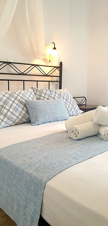 Standard double rooms at Sifnos hotel Benaki